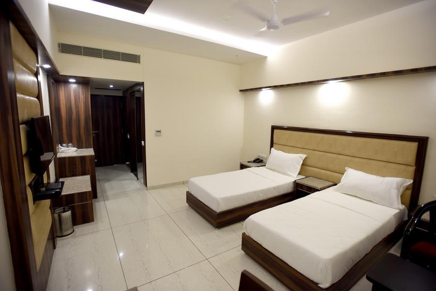 Hotel Sach Regency Ānand Exterior foto