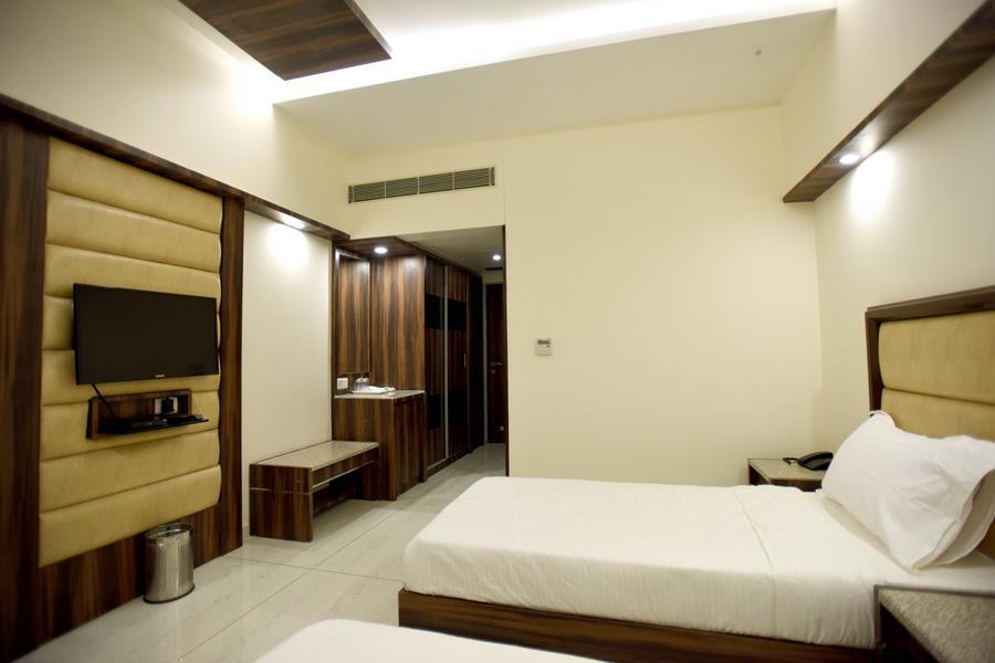 Hotel Sach Regency Ānand Exterior foto